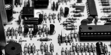 Impact of 10% Tariff on US Car Manufacturers: An Analysis - Cover Image