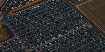 Electric Vehicle Boom: 3 New US Factories & 10,000 Jobs by 2026 - Cover Image