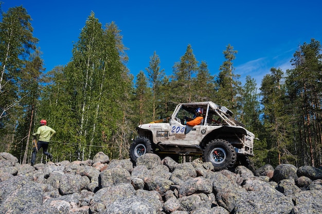 2025 Land Rover Defender: Off-Road Champion and Everyday Luxury
